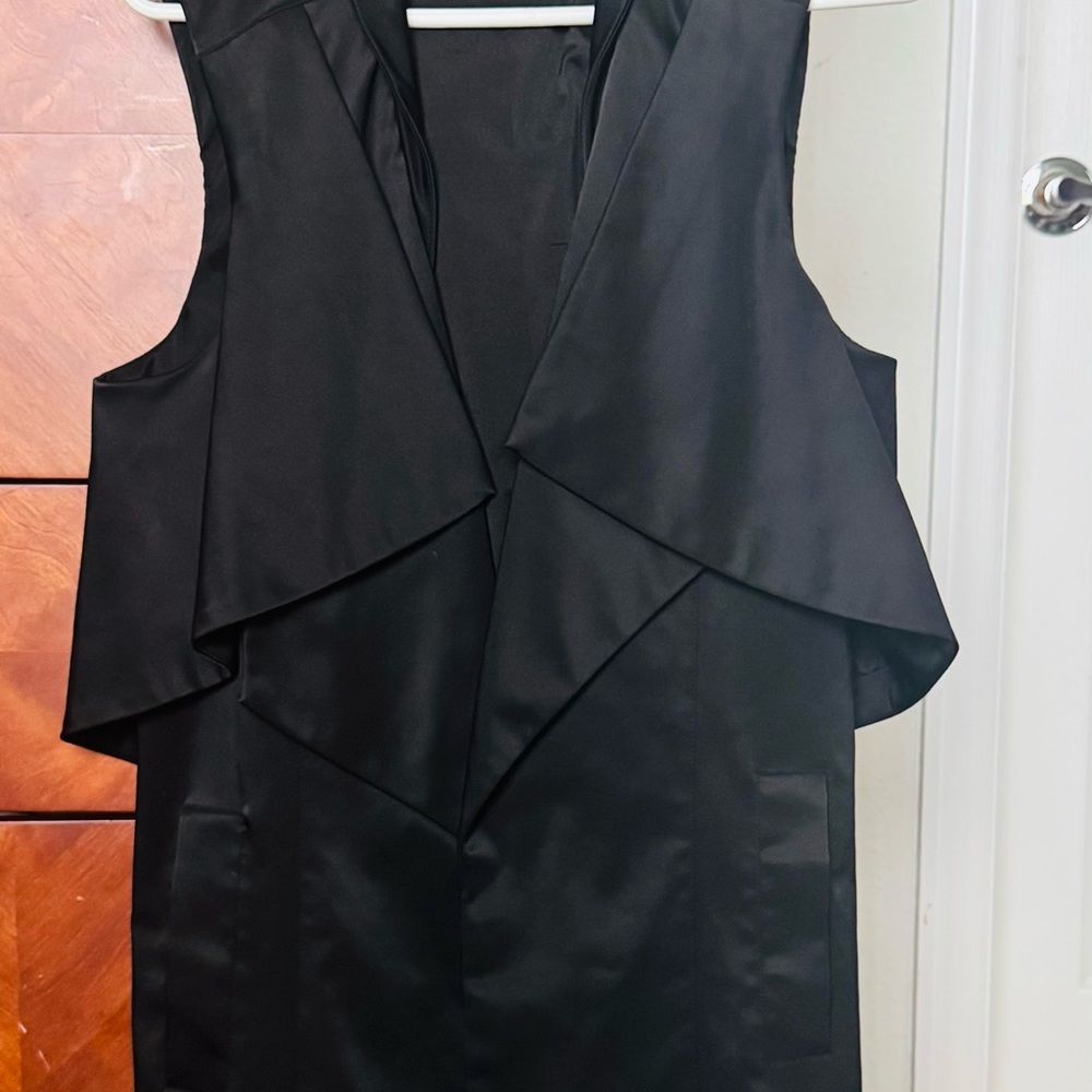 Bebe women’s sleeveless black vest/longline blazer